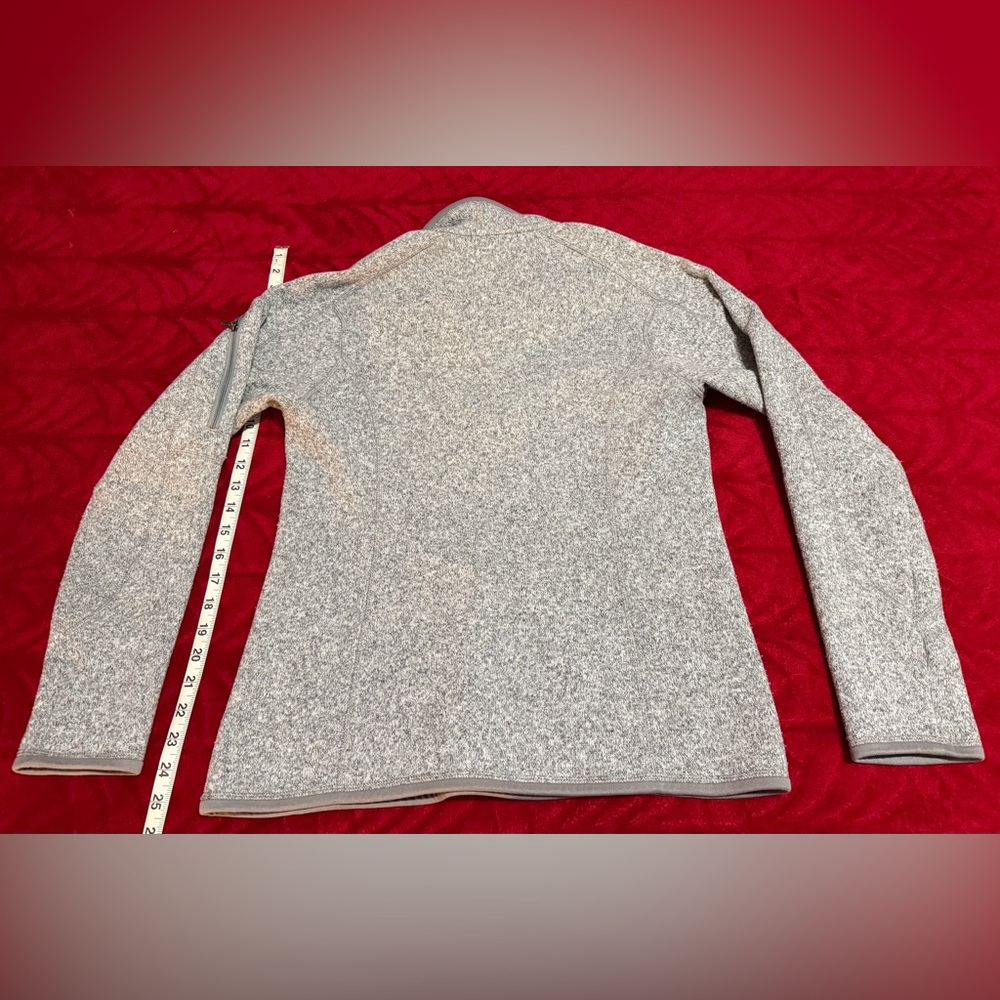 Medium Women’s Patagonia Half Zip Perfect Condition Gray Measurements in Pics 🔥 - Picture 5 of 10